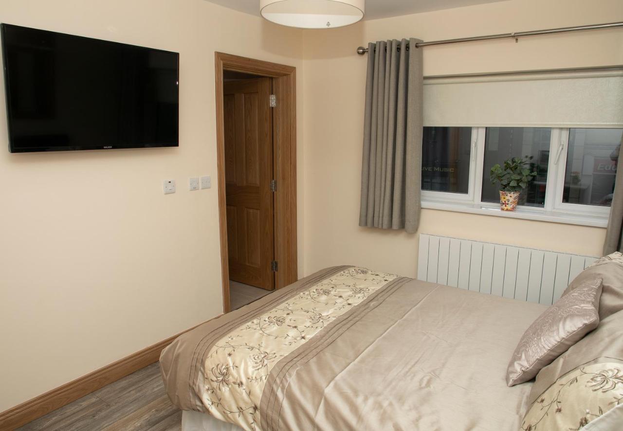 Arch House B&B & Apartments 애슬론 외부 사진
