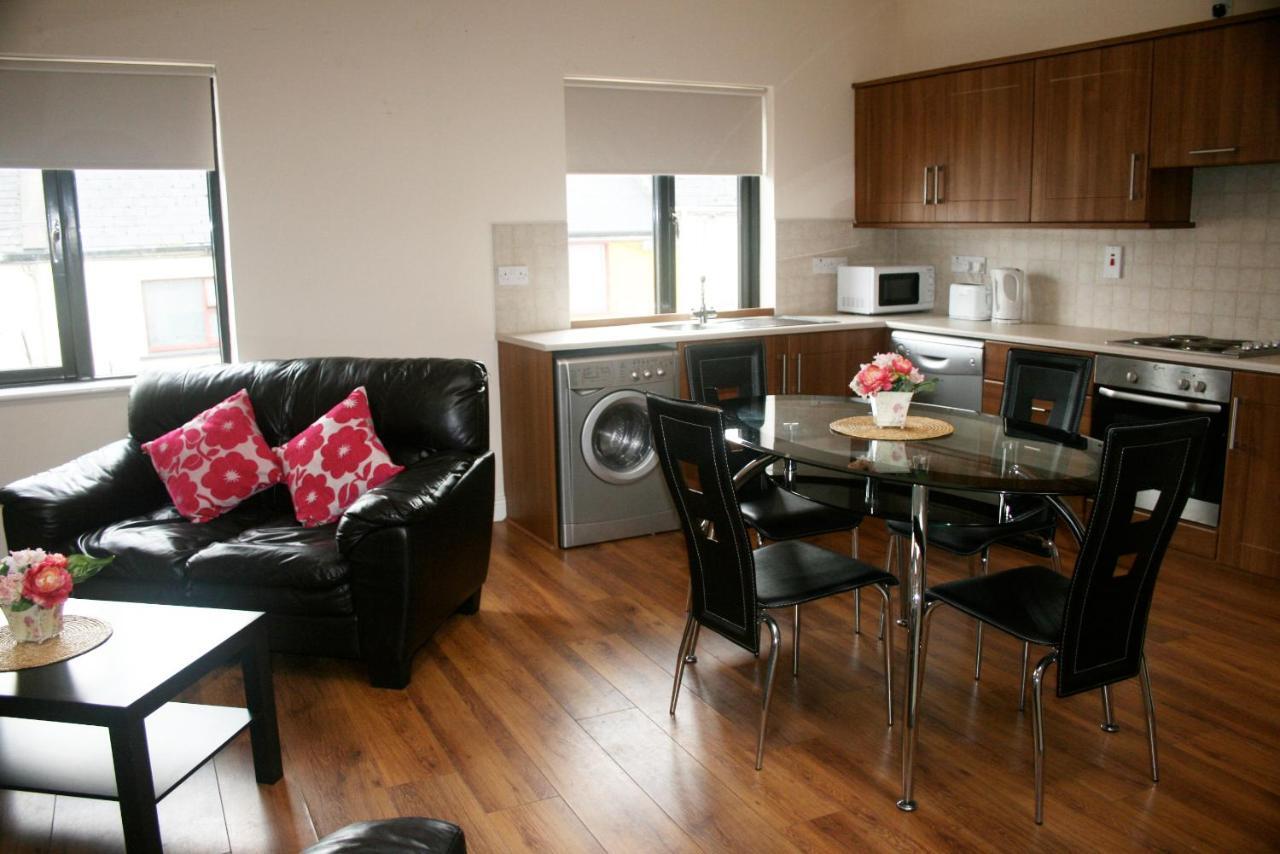 Arch House B&B & Apartments 애슬론 외부 사진
